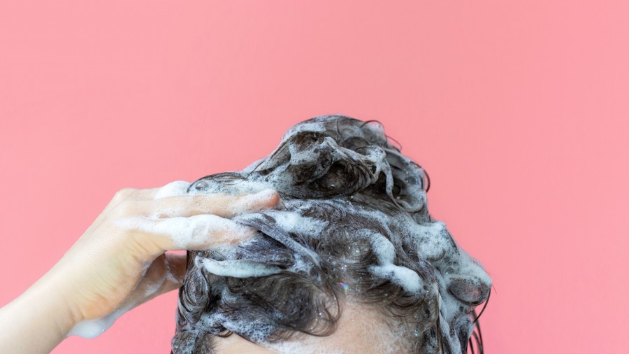 Comment enlever la vaseline sur les cheveux ?