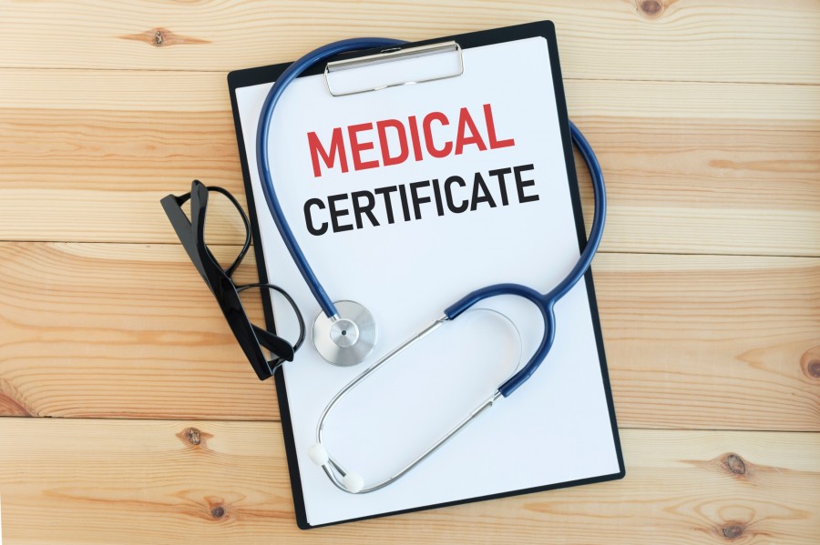 Les certificats médicaux sont-ils systématiquement vérifiés ?