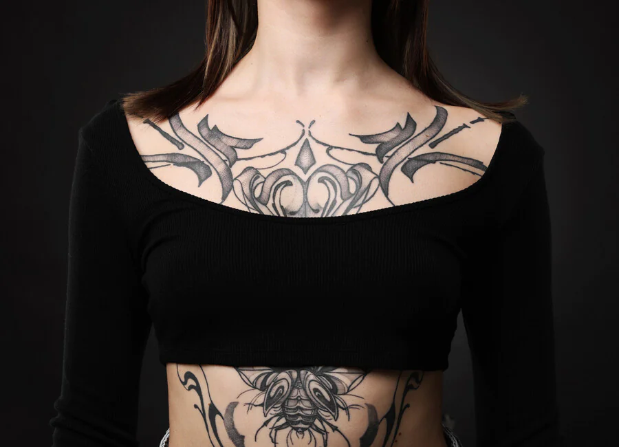 Où placer son tatouage sur la poitrine ?