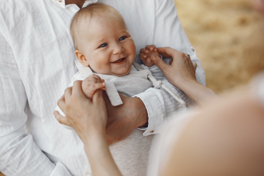 Qu'est-ce qu'un bébé glouton et comment le reconnaître ?